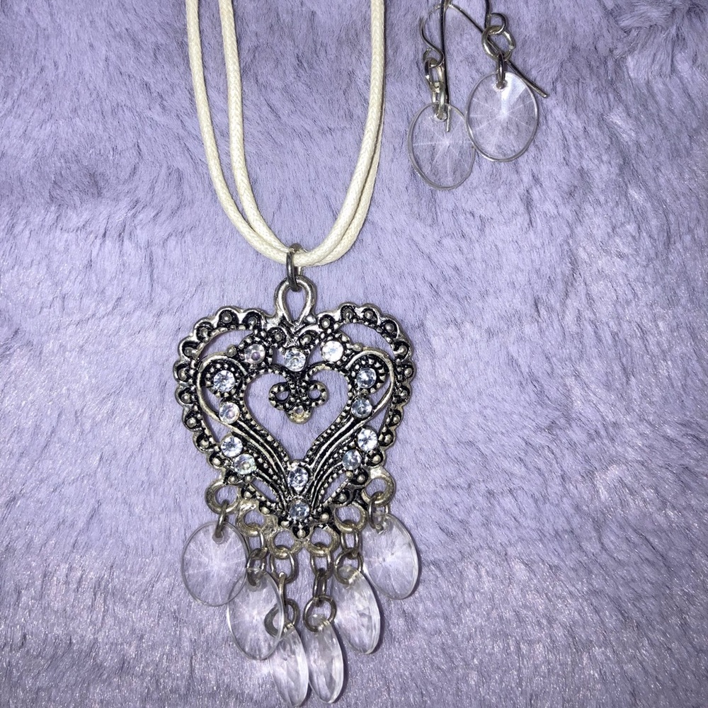 Necklace & earring set